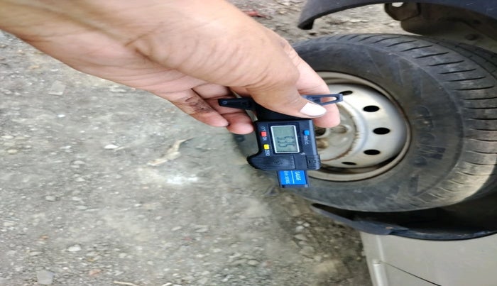 2011 Maruti Alto LXI, Petrol, Manual, 52,996 km, tyre