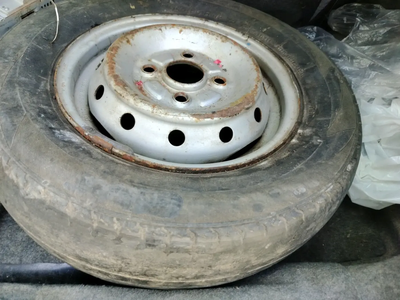 2011 Maruti Alto LXI, Petrol, Manual, 52,996 km, tyre