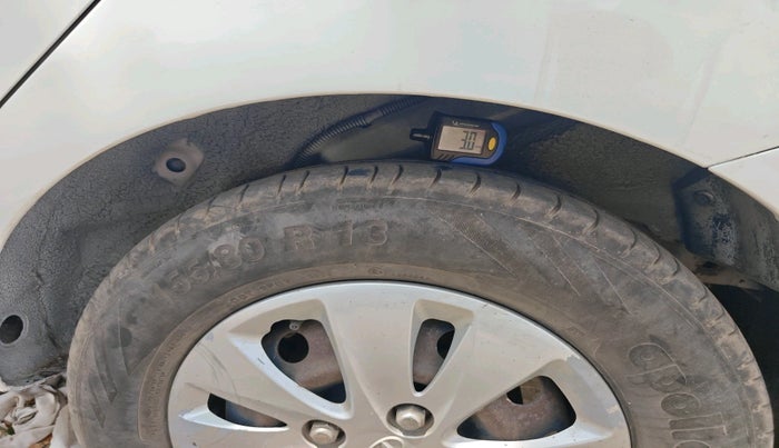 2011 Hyundai i10 MAGNA 1.1, CNG, Manual, 1,34,017 km, tyre