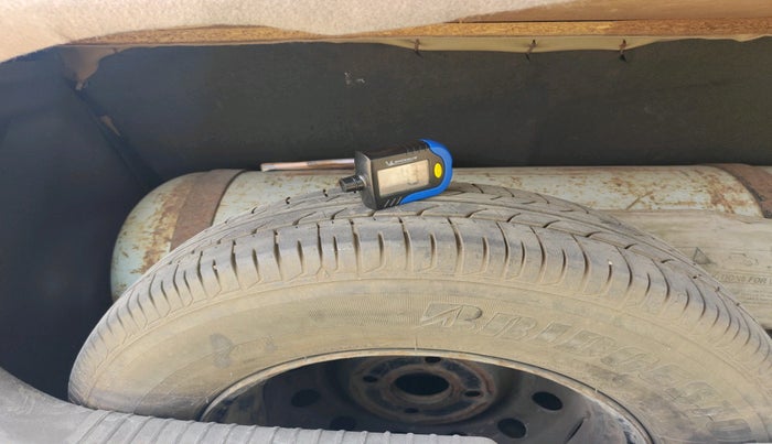 2011 Hyundai i10 MAGNA 1.1, CNG, Manual, 1,34,017 km, tyre