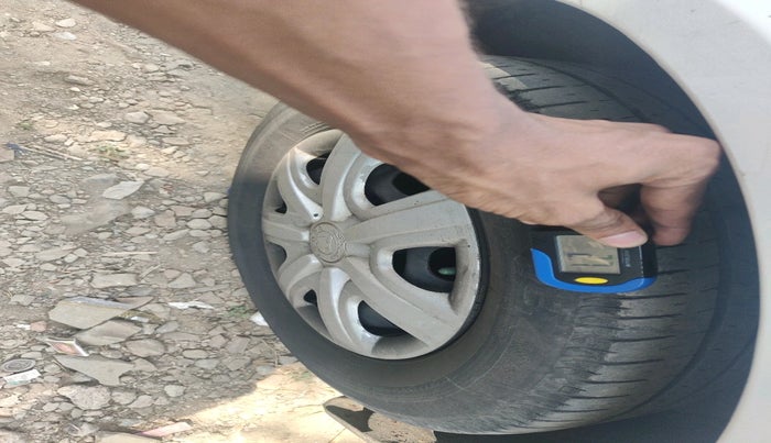 2011 Skoda Fabia AMBITION 1.2 TDI, Diesel, Manual, 1,19,737 km, tyre