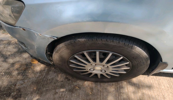 2011 Volkswagen Polo COMFORTLINE 1.2L, Diesel, Manual, 90,042 km, tyre