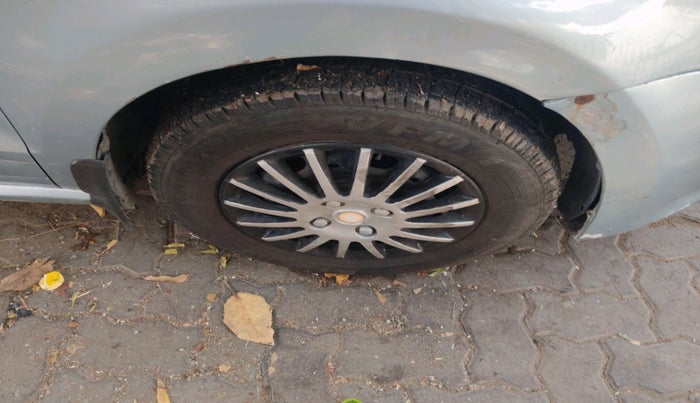 2011 Volkswagen Polo COMFORTLINE 1.2L, Diesel, Manual, 90,042 km, tyre