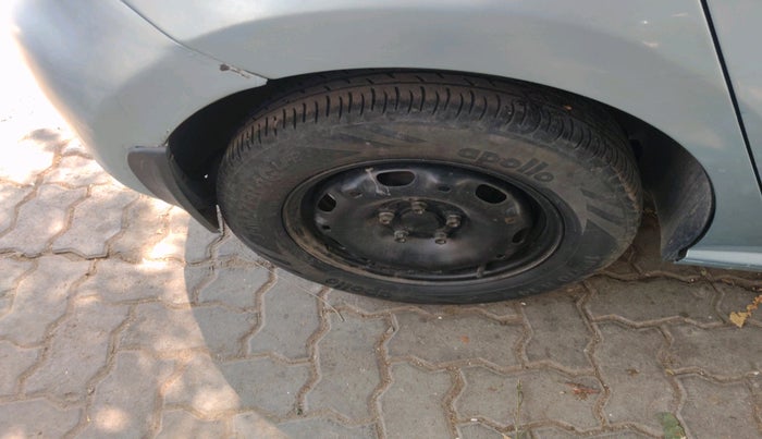 2011 Volkswagen Polo COMFORTLINE 1.2L, Diesel, Manual, 90,042 km, tyre