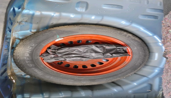 2021 Renault Kiger RXZ AMT DUAL TONE, Petrol, Automatic, 48,828 km, tyre