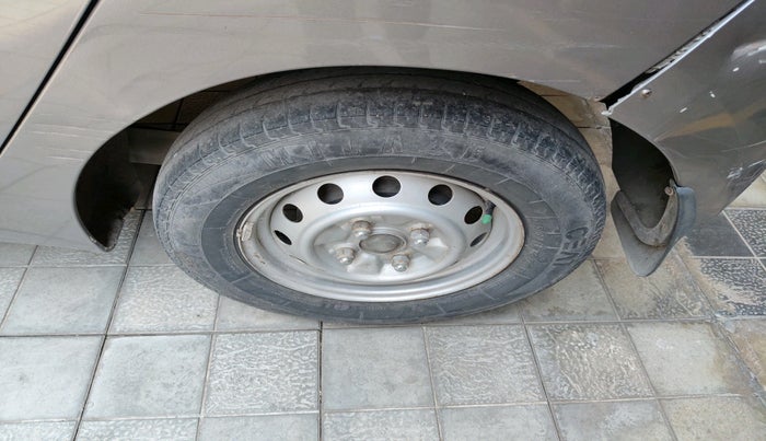 2013 Hyundai Eon D-LITE+, Petrol, Manual, 51,381 km, tyre