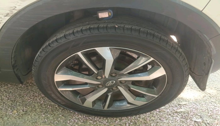 2019 Mahindra XUV300 W8 (O) 1.5 DIESEL, Diesel, Manual, 1,46,540 km, tyre