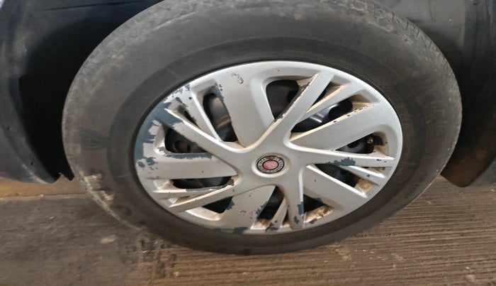 2014 Maruti Swift VXI, Petrol, Manual, 77,444 km, tyre