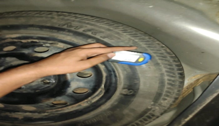 2014 Maruti Swift VXI, Petrol, Manual, 77,444 km, tyre