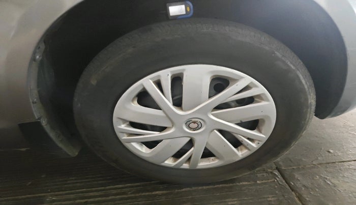 2014 Maruti Swift VXI, Petrol, Manual, 77,444 km, tyre