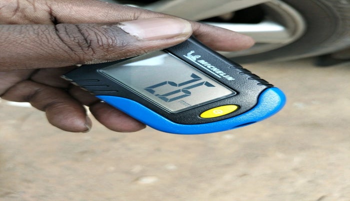 2011 Volkswagen Vento COMFORTLINE DIESEL 1.6, Diesel, Manual, 1,31,244 km, tyre