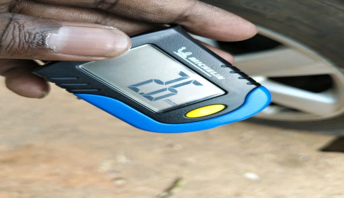 2011 Volkswagen Vento COMFORTLINE DIESEL 1.6, Diesel, Manual, 1,31,244 km, tyre