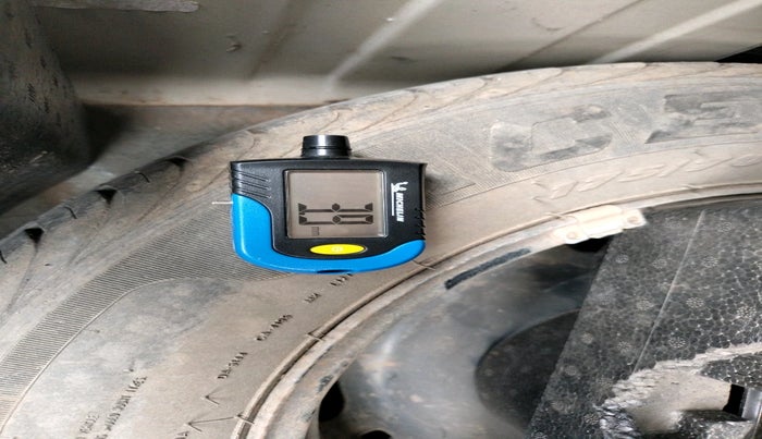 2011 Volkswagen Vento COMFORTLINE DIESEL 1.6, Diesel, Manual, 1,31,244 km, tyre