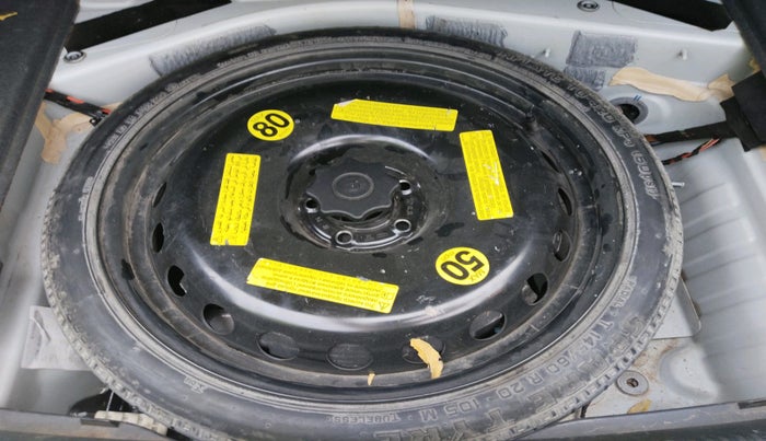 2013 Audi A6 2.0 TDI PREMIUM, Diesel, Automatic, 1,00,322 km, tyre