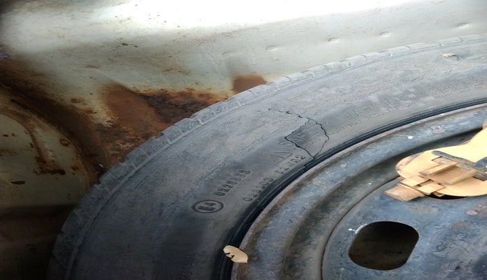 2011 Ford Figo ZXI 1.4 DIESEL, Diesel, Manual, 1,12,194 km, tyre