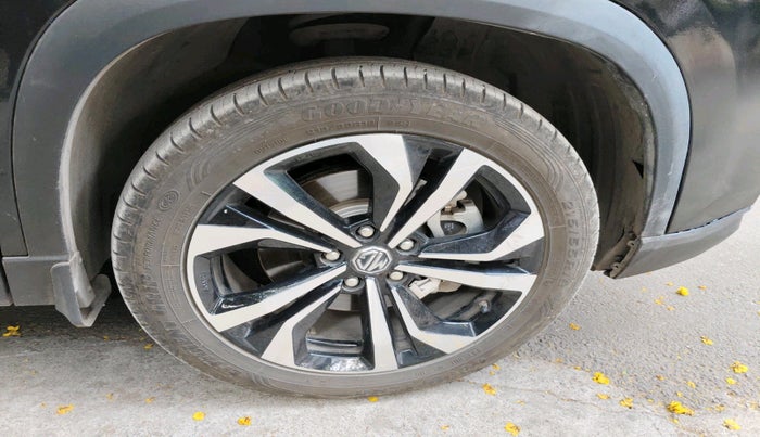 2023 MG HECTOR SHARP PRO 1.5 PETROL TURBO CVT PETROL, Petrol, Automatic, 12,546 km, tyre