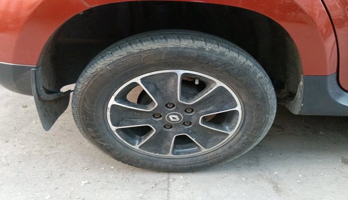 2017 Renault Duster 85 PS RXZ DIESEL, Diesel, Manual, 1,90,894 km, tyre