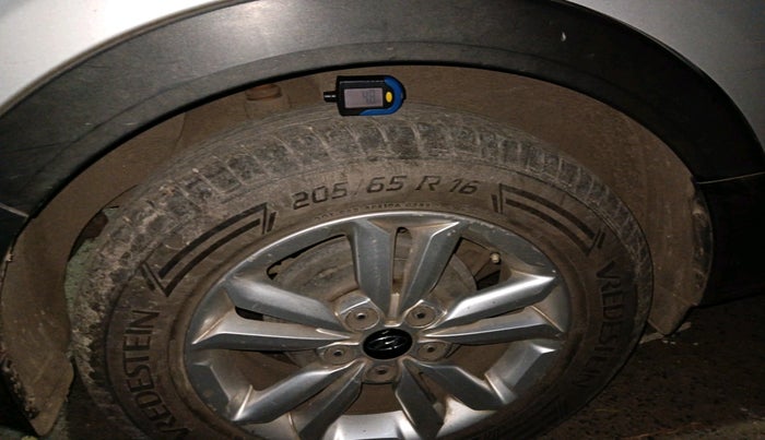 2016 Hyundai Creta SX PLUS 1.6 PETROL, Petrol, Manual, 1,41,260 km, tyre