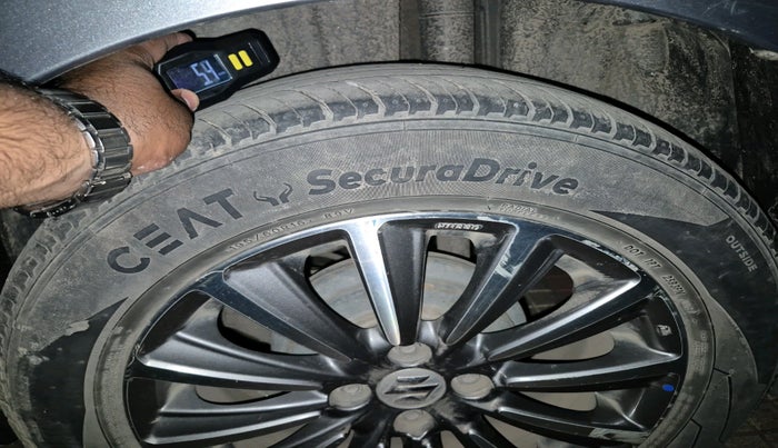 2017 Maruti Ciaz SIGMA DIESEL 1.3, Diesel, Manual, 66,111 km, tyre