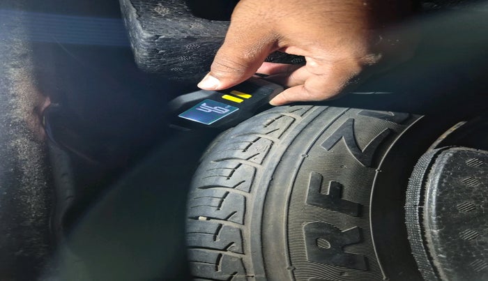 2017 Maruti Ciaz SIGMA DIESEL 1.3, Diesel, Manual, 66,111 km, tyre