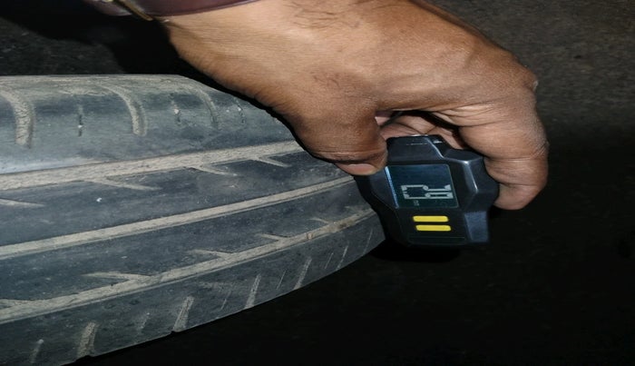 2017 Tata Tiago XZ PETROL, Petrol, Manual, 69,460 km, tyre