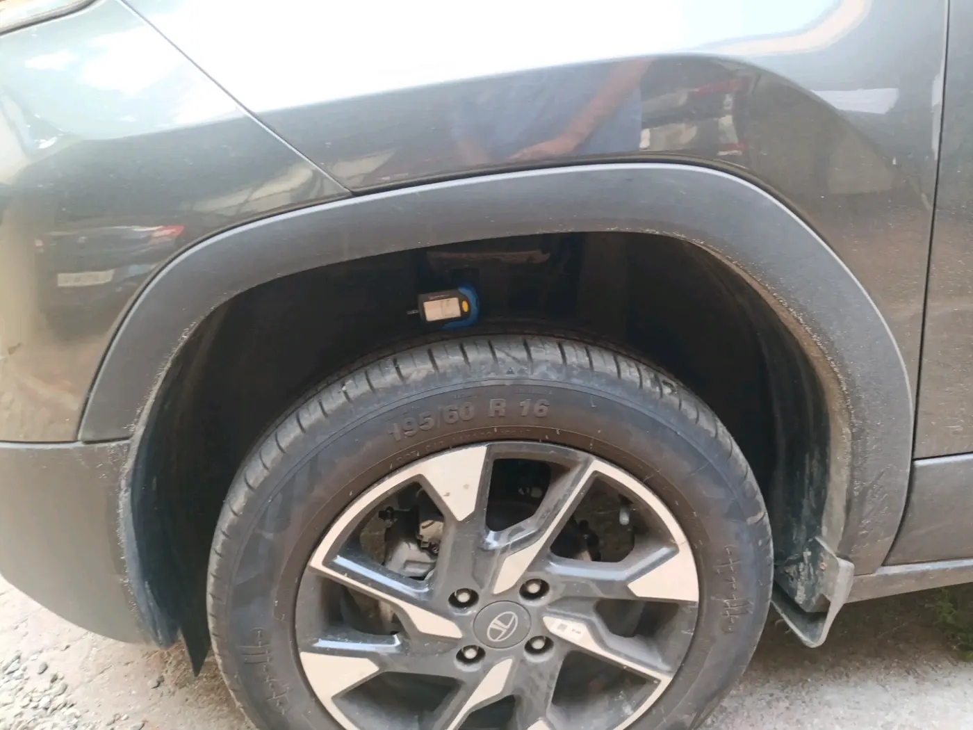 2024 Tata PUNCH Creative Plus (S) AMT, Petrol, Automatic, 3,942 km, tyre
