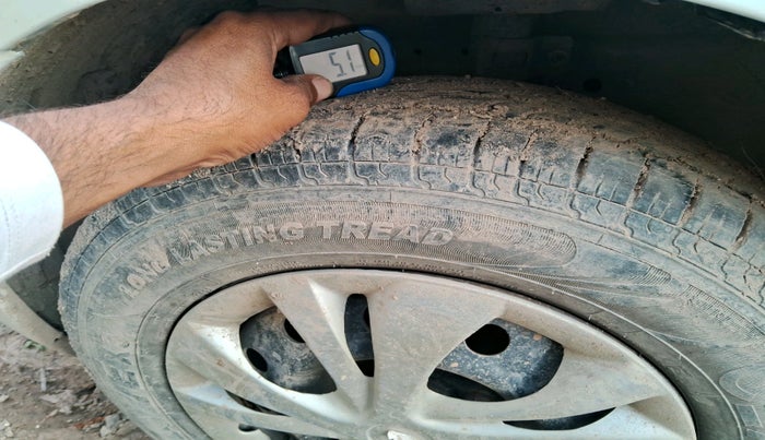 2016 Maruti Swift VXI, Petrol, Manual, 1,12,955 km, tyre