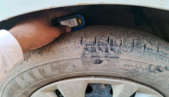 2016 Maruti Swift VXI, Petrol, Manual, 1,12,955 km, tyre