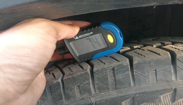 2010 Honda CRV 2.4L 2WD AT, Petrol, Automatic, 1,55,668 km, tyre