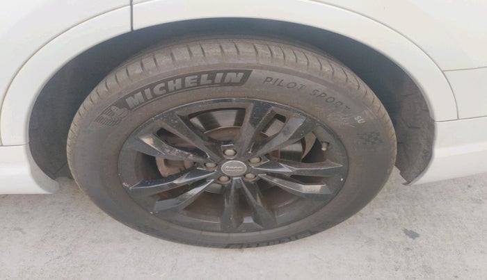 2019 Audi Q7 45 TDI QUATTRO PREMIUM PLUS, Diesel, Automatic, 1,36,920 km, tyre