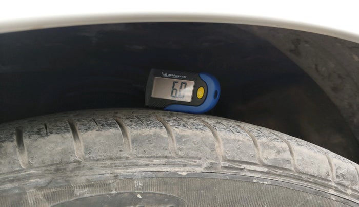 2021 Toyota Innova Crysta 2.4 VX 8 STR, Diesel, Manual, 1,60,898 km, tyre