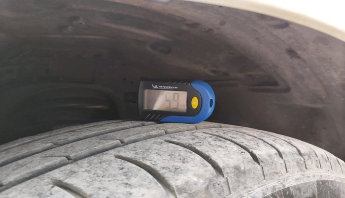 2021 Toyota Innova Crysta 2.4 VX 8 STR, Diesel, Manual, 1,60,898 km, tyre