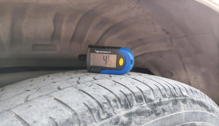 2021 Toyota Innova Crysta 2.4 VX 8 STR, Diesel, Manual, 1,60,898 km, tyre