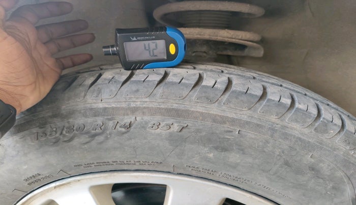 2008 Maruti Swift ZXI 1.3, Petrol, Manual, 1,52,792 km, tyre