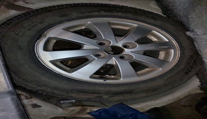 2008 Maruti Swift ZXI 1.3, Petrol, Manual, 1,52,792 km, tyre