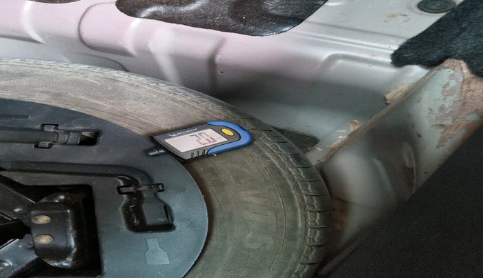 2017 Mahindra Kuv100 K4 6 STR, Petrol, Manual, 44,000 km, tyre