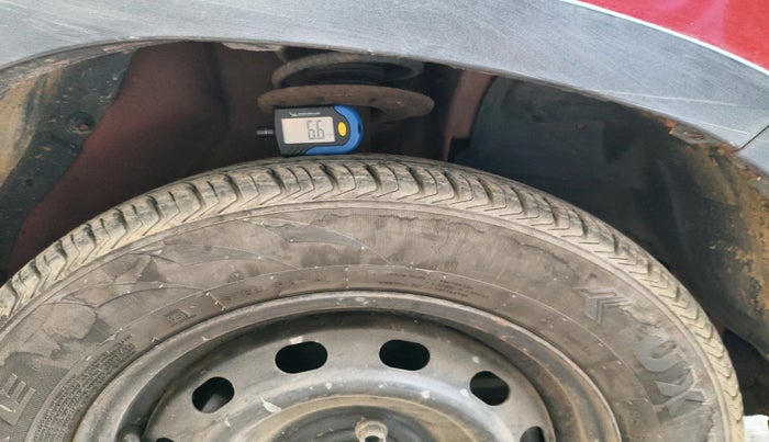 2017 Mahindra Kuv100 K4 6 STR, Petrol, Manual, 44,000 km, tyre