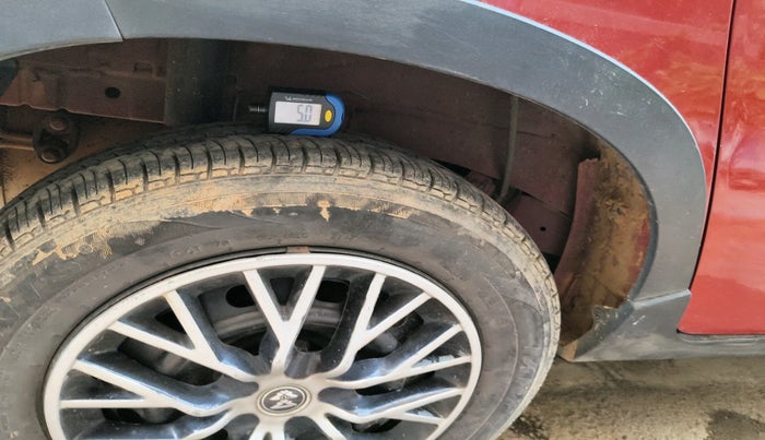 2017 Mahindra Kuv100 K4 6 STR, Petrol, Manual, 44,000 km, tyre