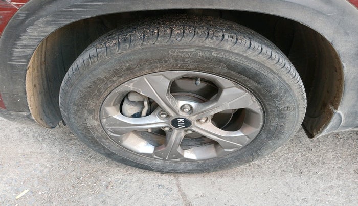 2020 KIA SELTOS HTK PLUS AT 1.5 DIESEL, Diesel, Automatic, 1,27,735 km, tyre