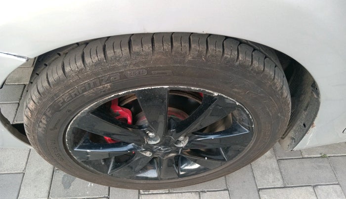 2013 Hyundai Verna FLUIDIC 1.6 CRDI SX, Diesel, Manual, 33,511 km, tyre