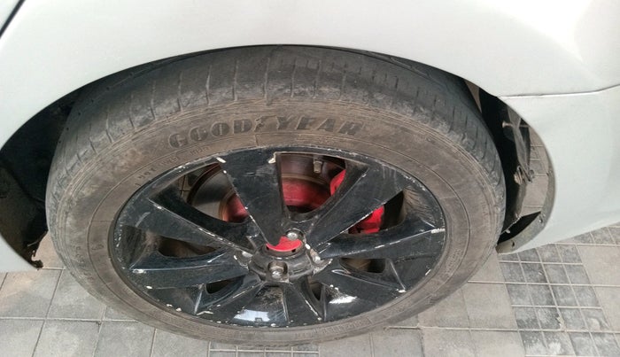 2013 Hyundai Verna FLUIDIC 1.6 CRDI SX, Diesel, Manual, 33,511 km, tyre