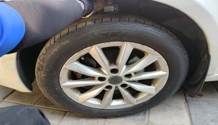 2013 Skoda Octavia AMBITION 2.0 TDI, Diesel, Manual, 1,35,525 km, tyre