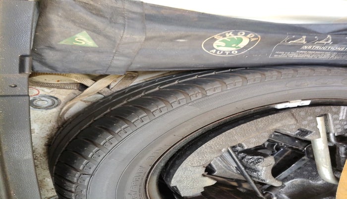 2013 Skoda Octavia AMBITION 2.0 TDI, Diesel, Manual, 1,35,525 km, tyre