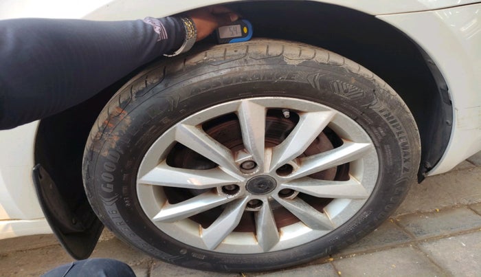 2013 Skoda Octavia AMBITION 2.0 TDI, Diesel, Manual, 1,35,525 km, tyre