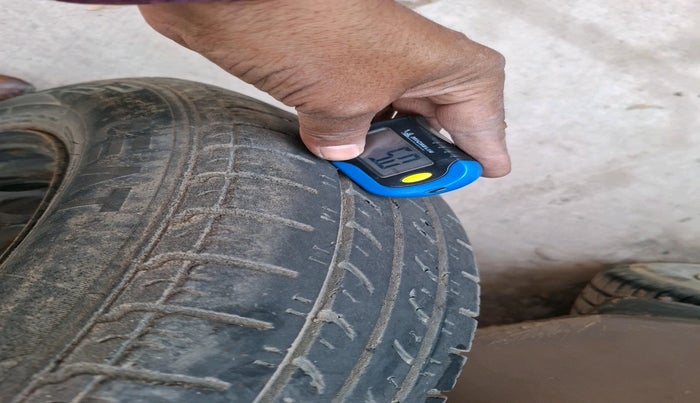 2017 Maruti Dzire ZDI PLUS, Diesel, Manual, 1,16,271 km, tyre