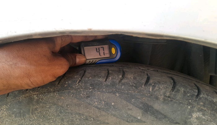 2018 Tata Tiago XE PETROL, CNG, Manual, 1,22,079 km, tyre