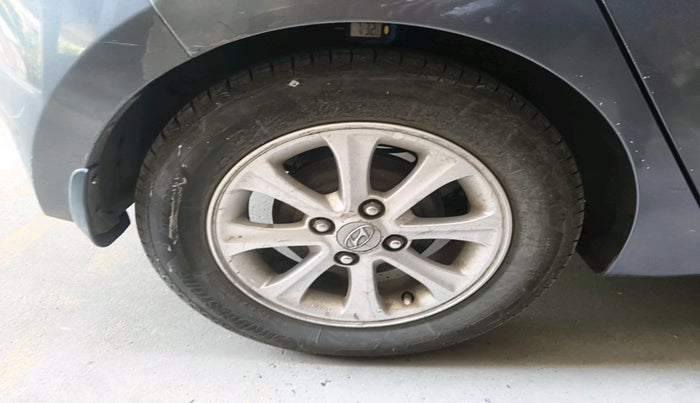 2015 Hyundai Grand i10 ASTA 1.2 KAPPA VTVT, CNG, Manual, 1,41,257 km, tyre