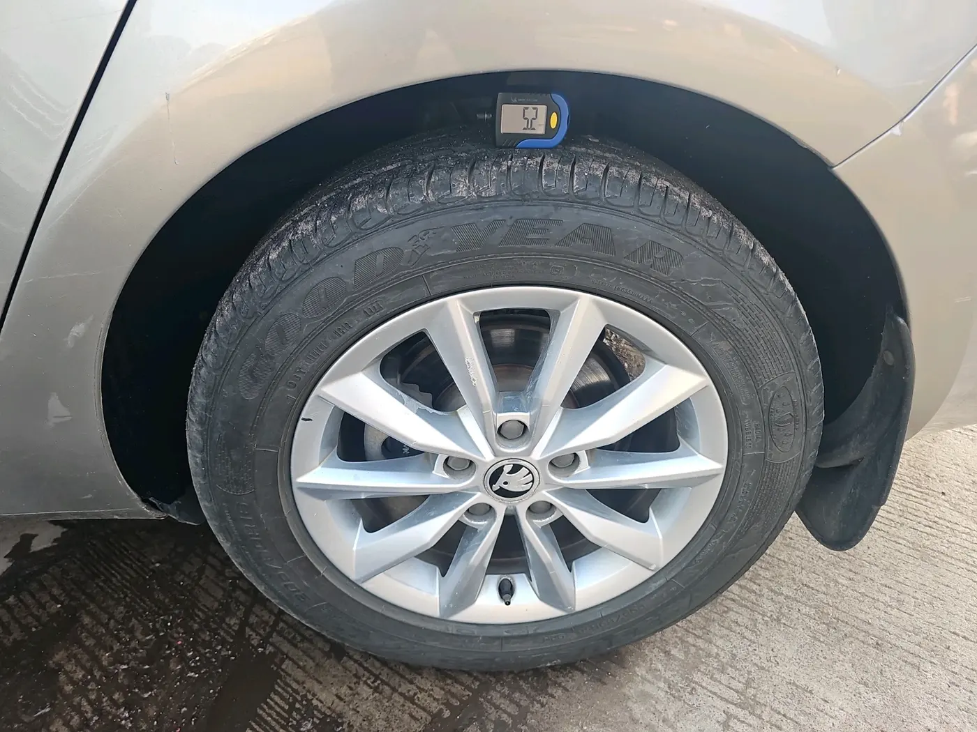 2015 Skoda Octavia AMBITION 1.8 TSI AT, Petrol, Automatic, 85,851 km, tyre