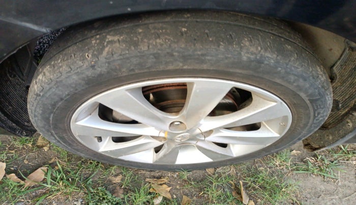 2013 Hyundai Verna FLUIDIC 1.6 CRDI SX, Diesel, Manual, 1,57,509 km, tyre