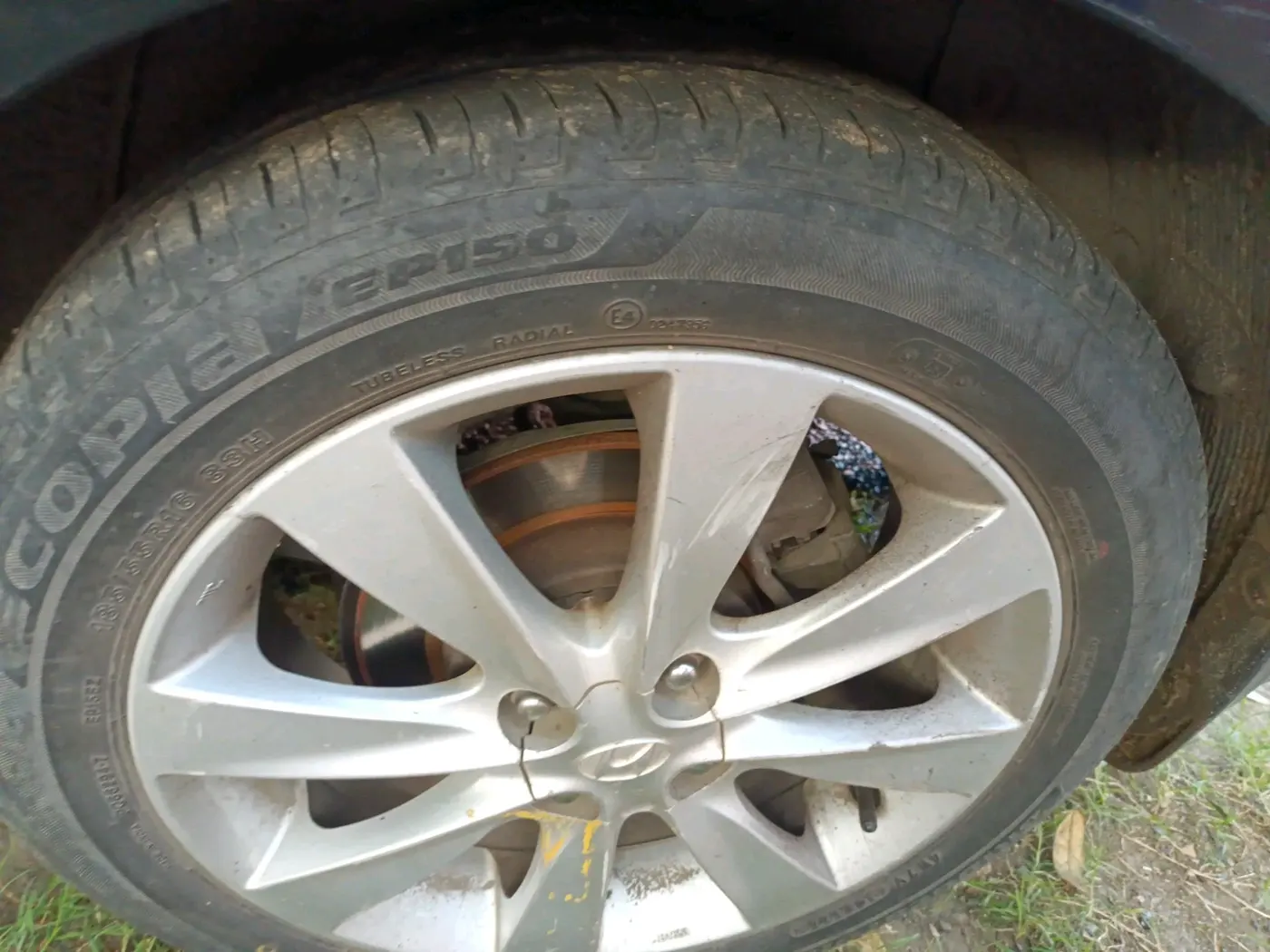 2013 Hyundai Verna FLUIDIC 1.6 CRDI SX, Diesel, Manual, 1,57,509 km, tyre